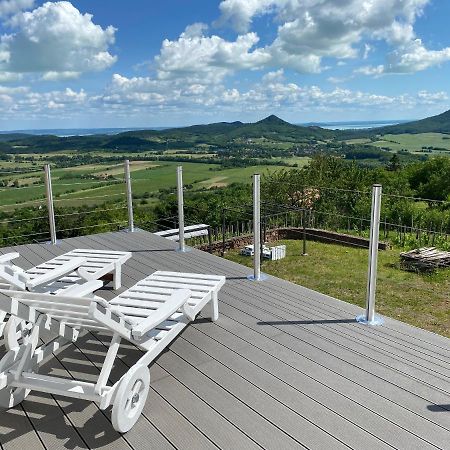 Chateau Segesdi BorApartman Gyulakeszi Bagian luar foto