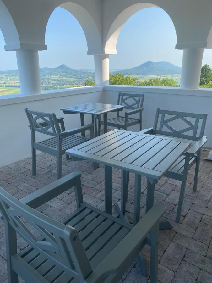 Chateau Segesdi BorApartman Gyulakeszi Bagian luar foto