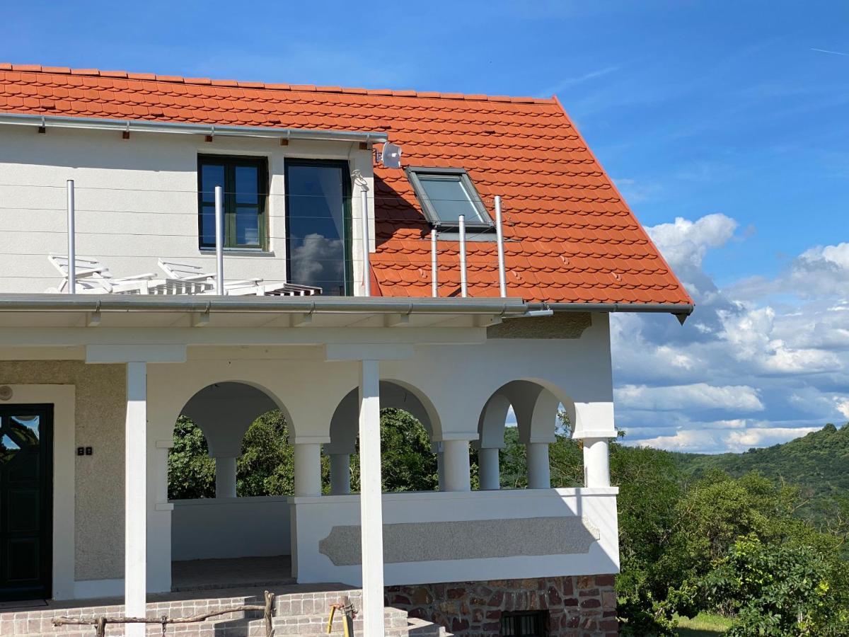 Chateau Segesdi BorApartman Gyulakeszi Bagian luar foto